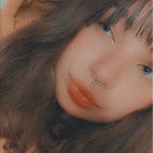 Meet your Posher, Emelia